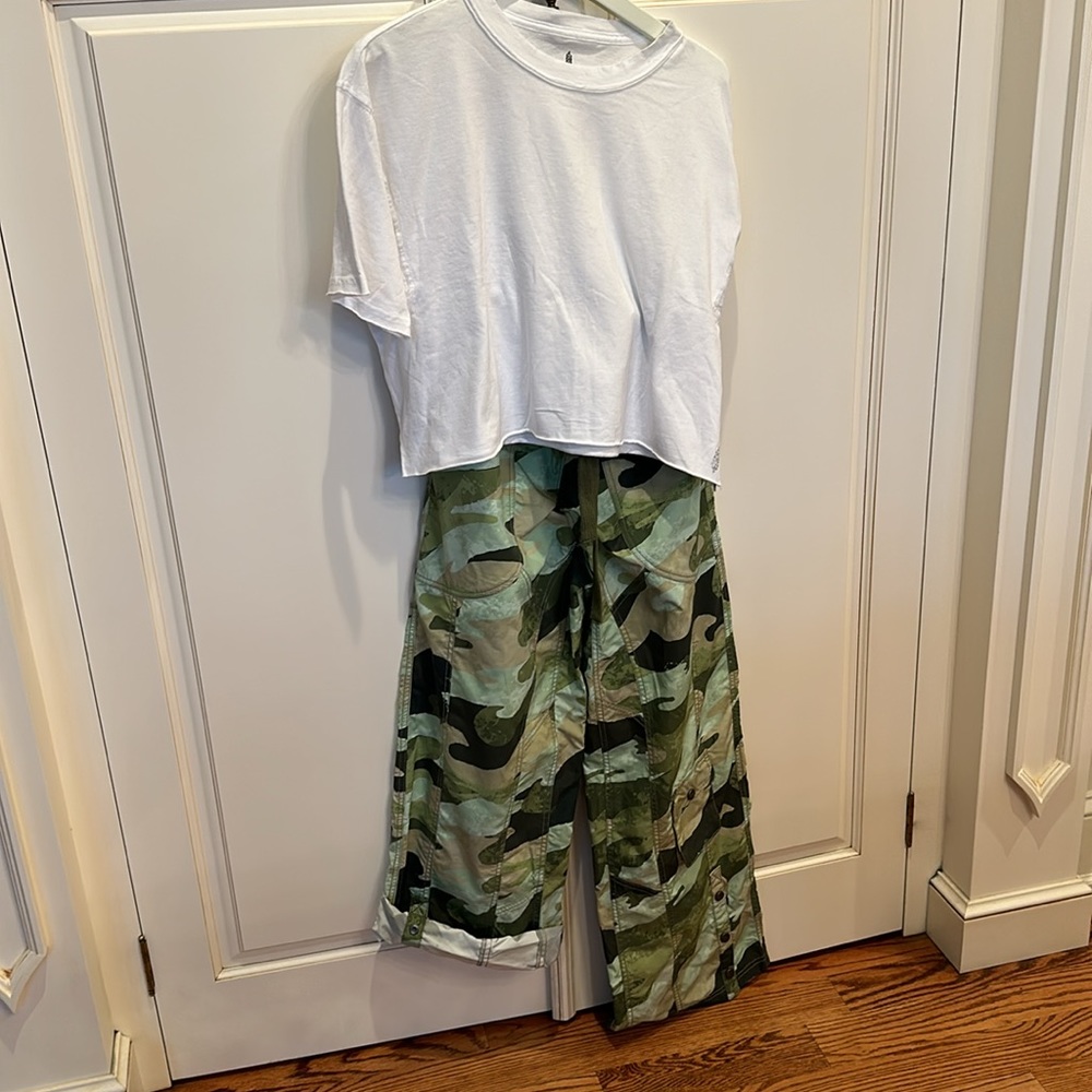 FP Movement Stadium Camo print pants. Snap bottoms, pockets, drawstring. S NWT - Picture 5 of 16